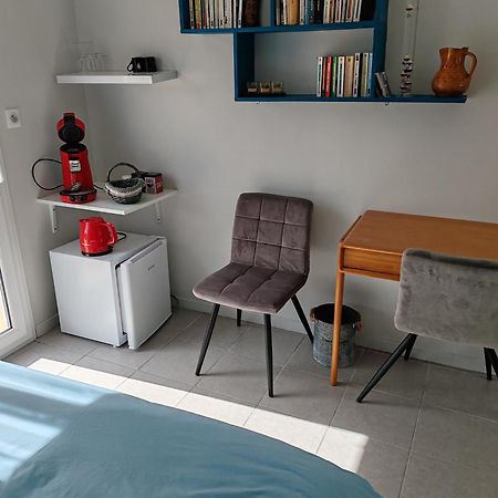 La Revetizon Bed & Breakfast Saint-Pierre-d'Amilly ภายนอก รูปภาพ
